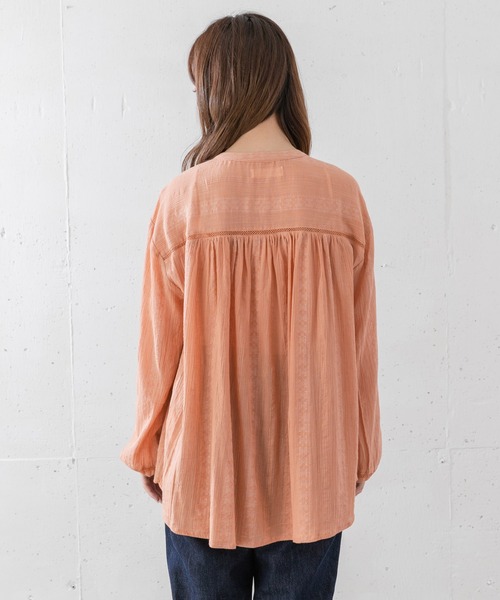 URBAN RESEARCH Sonny Label(アーバンリサーチサニーレーベル)の「楊柳ギャザースリーブブラウス(シャツ/ブラウス・レディース・ライトグレー/ホワイト/オレンジ系その他/ブラック/イエロー系その他・FREE)」の17枚目の写真