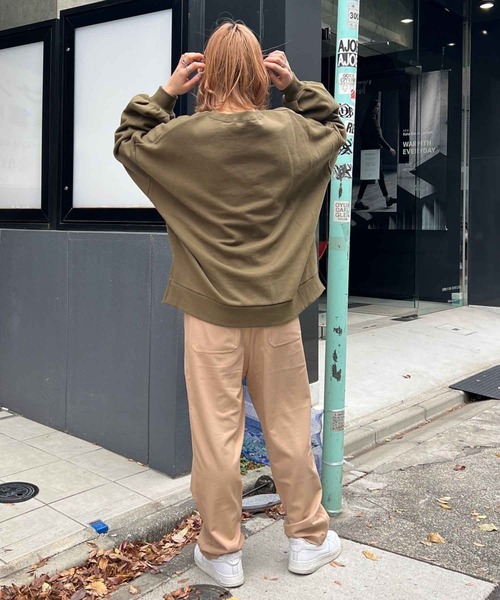 MILKFED.（ミルクフェド）の「VOLUME SLEEVE SWEAT TOP（スウェット・レディース・オフホワイト/オリーブ/ネイビー・ONE SIZE）」の15枚目の写真