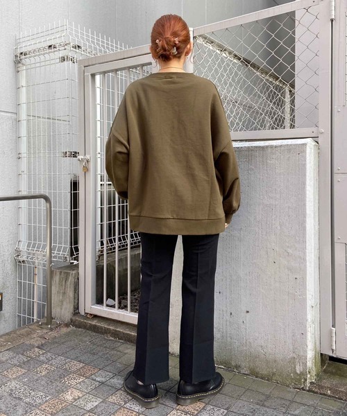 MILKFED.（ミルクフェド）の「VOLUME SLEEVE SWEAT TOP（スウェット・レディース・オフホワイト/オリーブ/ネイビー・ONE SIZE）」の17枚目の写真