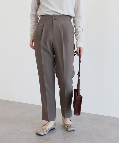 AMERICAN HOLIC(アメリカンホリック)の「フロントタックスリムテーパードパンツ(その他パンツ・レディース・ブラック/ブルー/アイボリー/モカ・S/M/L/XS)」の3枚目の写真