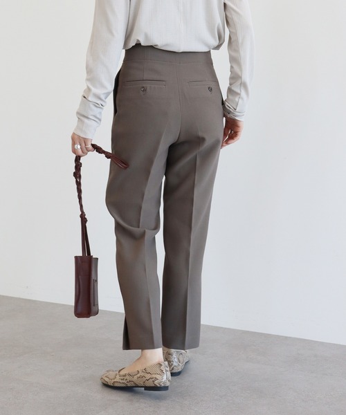 AMERICAN HOLIC(アメリカンホリック)の「フロントタックスリムテーパードパンツ(その他パンツ・レディース・ブラック/ブルー/アイボリー/モカ・S/M/L/XS)」の6枚目の写真