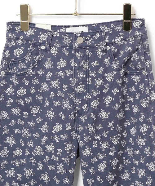 MADEMOISELLE ROPE'(マドモアゼル ロペ)の「【ROLLA'S】オリジナルストレートフラワープリントデニム(デニムパンツ・レディース・ネイビー・34/36/38)」の13枚目の写真