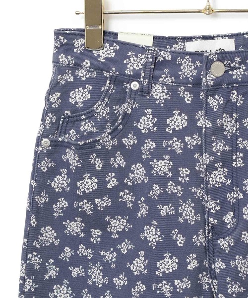 MADEMOISELLE ROPE'(マドモアゼル ロペ)の「【ROLLA'S】オリジナルストレートフラワープリントデニム(デニムパンツ・レディース・ネイビー・34/36/38)」の14枚目の写真