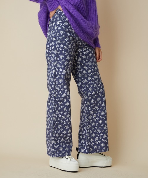 MADEMOISELLE ROPE'(マドモアゼル ロペ)の「【ROLLA'S】オリジナルストレートフラワープリントデニム(デニムパンツ・レディース・ネイビー・34/36/38)」の10枚目の写真