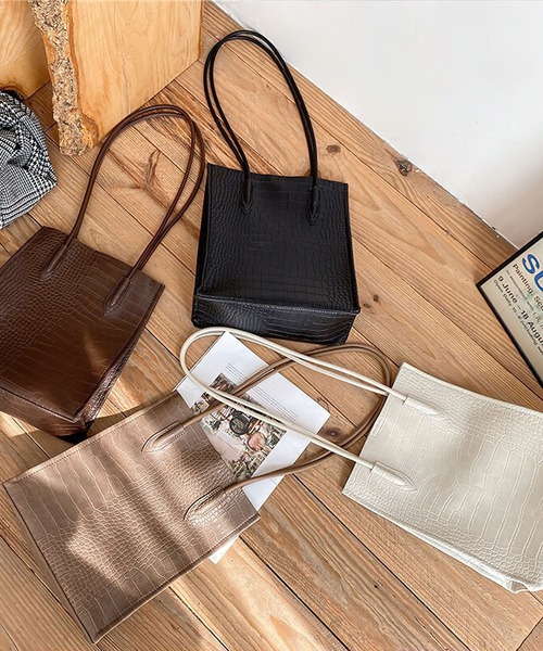 me+em select（ミームセレクト）の「ミニポーチ付きクロコ柄トートバッグ（トートバッグ・レディース・ブラック/ベージュ/ブラウン/アイボリー・FREE）」の4枚目の写真