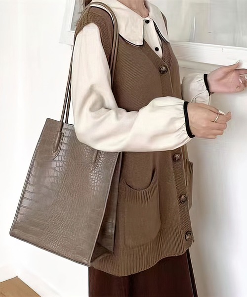 me+em select（ミームセレクト）の「ミニポーチ付きクロコ柄トートバッグ（トートバッグ・レディース・ブラック/ベージュ/ブラウン/アイボリー・FREE）」の14枚目の写真