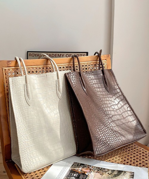 me+em select（ミームセレクト）の「ミニポーチ付きクロコ柄トートバッグ（トートバッグ・レディース・ブラック/ベージュ/ブラウン/アイボリー・FREE）」の18枚目の写真