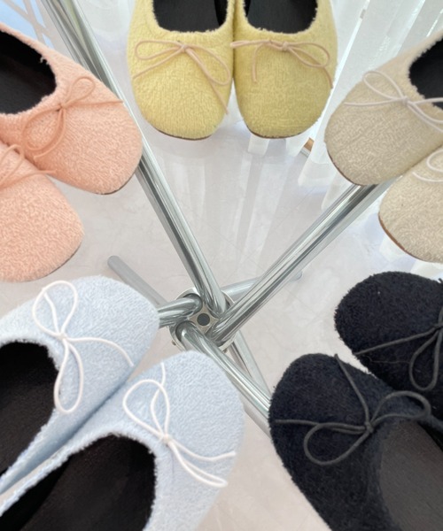 by muni:r（バイ ムニール）の「リボン ラウンドト フラット シューズ（バレエシューズ・レディース・スカイブルー/ブラック/ピンク/イエロー/アイボリー・23.0cm/24.0cm/25.0cm）」の2枚目の写真