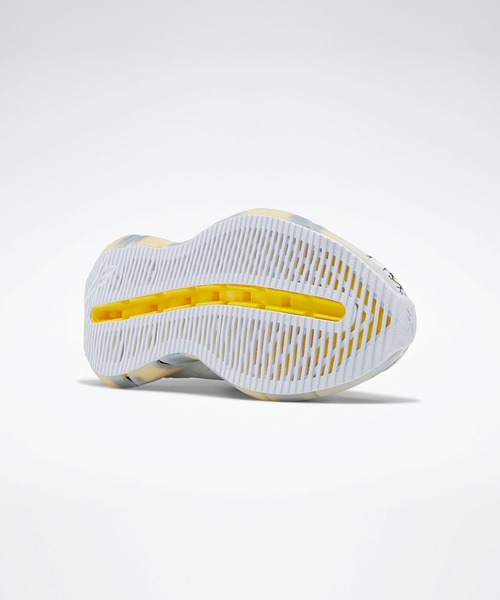 Reebok(リーボック)の「ゴーストバスターズ ジグ キネティカ / Ghostbusters Zig Kinetica Shoes(スニーカー・キッズ・ホワイト系その他・24.5cm/23.5cm/25.0cm/23.0cm/24.0cm/22.5cm)」の2枚目の写真