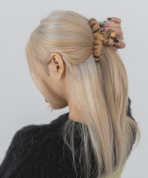 FOLLOWIN（フォロウィン）の「レオパード柄モコモコヘアークリップピン 
