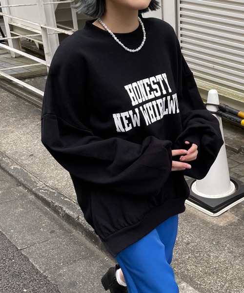 WEGO(ウィゴー)の「WEGO/バルーンシルエットロゴスウェット(スウェット・レディース・ホワイト/ブラック/サックスブルー/ピンク/オートミール・FREE)」の3枚目の写真