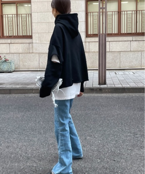 ulu（ウル）の「Original Arm cut sweat hoodie（スウェット・レディース・ブルー/ブラック・FREE）」の2枚目の写真