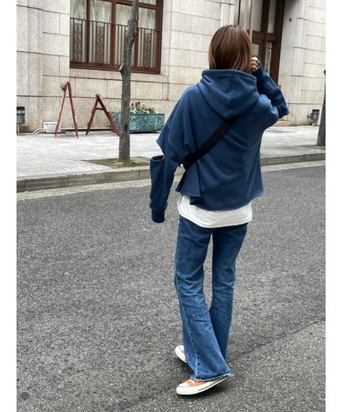 ulu（ウル）の「Original Arm cut sweat hoodie（スウェット・レディース・ブルー/ブラック・FREE）」の19枚目の写真
