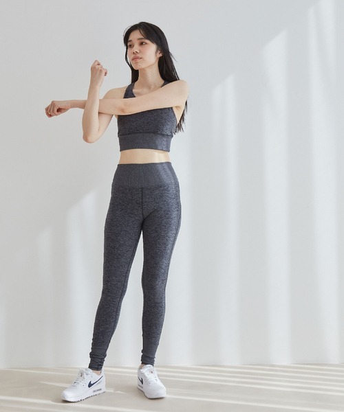 Alo Yoga(アロヨガ)の「【alo】ハイウエストアローソフトラウンジレギンス(レギンス/スパッツ・レディース・ブラック/グレー/ネイビー/ピンク・S/X-SMALL)」の7枚目の写真