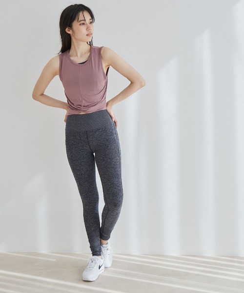 Alo Yoga(アロヨガ)の「【alo】ハイウエストアローソフトラウンジレギンス(レギンス/スパッツ・レディース・ブラック/グレー/ネイビー/ピンク・S/X-SMALL)」の9枚目の写真