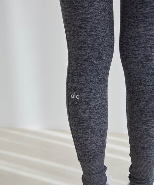 Alo Yoga(アロヨガ)の「【alo】ハイウエストアローソフトラウンジレギンス(レギンス/スパッツ・レディース・ブラック/グレー/ネイビー/ピンク・S/X-SMALL)」の15枚目の写真