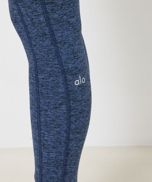 Alo Yoga(アロヨガ)の「【alo】ハイウエストアローソフトラウンジレギンス(レギンス/スパッツ・レディース・ブラック/グレー/ネイビー/ピンク・S/X-SMALL)」の18枚目の写真