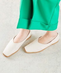 スクエアトゥVカットパンプス