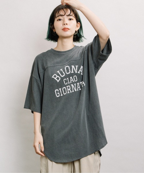 refinedworks（リファインドワークス）の「カレッジロゴTN（Tシャツ/カットソー・レディース・チャコールグレー/ベージュ/ブルー・FREE）」の2枚目の写真