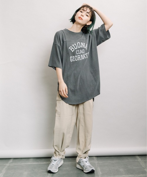 refinedworks（リファインドワークス）の「カレッジロゴTN（Tシャツ/カットソー・レディース・チャコールグレー/ベージュ/ブルー・FREE）」の5枚目の写真