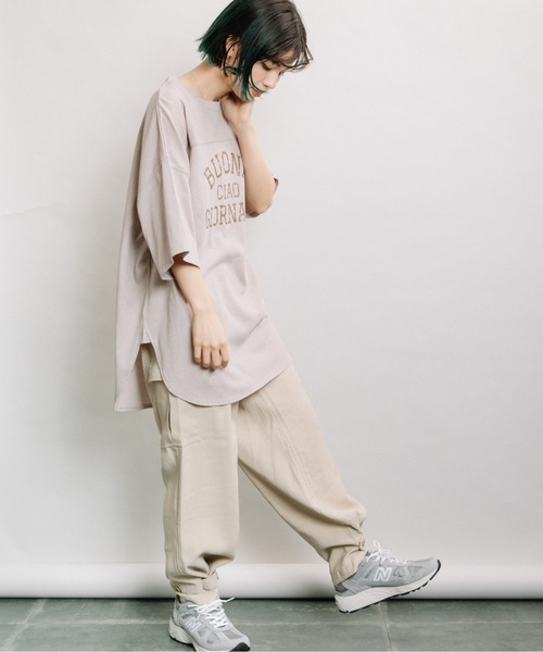 refinedworks（リファインドワークス）の「カレッジロゴTN（Tシャツ/カットソー・レディース・チャコールグレー/ベージュ/ブルー・FREE）」の16枚目の写真