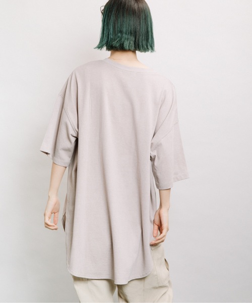 refinedworks（リファインドワークス）の「カレッジロゴTN（Tシャツ/カットソー・レディース・チャコールグレー/ベージュ/ブルー・FREE）」の18枚目の写真