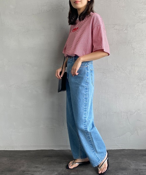 AMERICANA（アメリカーナ）の「[Americana×JEANS FACTORY/アメリカーナ×ジーンズファクトリー] 別注 ショート丈ワイドシルエット フロッキープリントTシャツ（Tシャツ/カットソー・レディース・ホワイト/ブラック/レッド・ONE SIZE）」の7枚目の写真