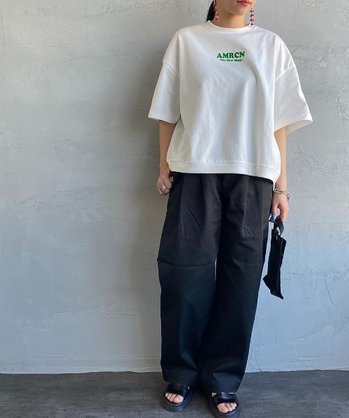 AMERICANA（アメリカーナ）の「[Americana×JEANS FACTORY/アメリカーナ×ジーンズファクトリー] 別注 ショート丈ワイドシルエット フロッキープリントTシャツ（Tシャツ/カットソー・レディース・ホワイト/ブラック/レッド・ONE SIZE）」の9枚目の写真