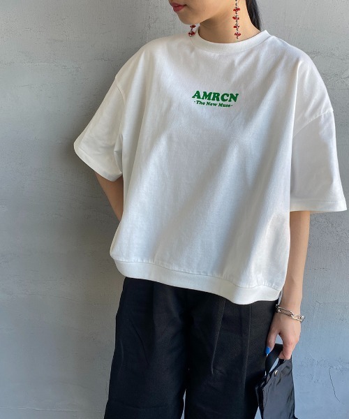 AMERICANA（アメリカーナ）の「[Americana×JEANS FACTORY/アメリカーナ×ジーンズファクトリー] 別注 ショート丈ワイドシルエット フロッキープリントTシャツ（Tシャツ/カットソー・レディース・ホワイト/ブラック/レッド・ONE SIZE）」の8枚目の写真