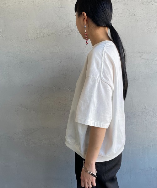 AMERICANA（アメリカーナ）の「[Americana×JEANS FACTORY/アメリカーナ×ジーンズファクトリー] 別注 ショート丈ワイドシルエット フロッキープリントTシャツ（Tシャツ/カットソー・レディース・ホワイト/ブラック/レッド・ONE SIZE）」の10枚目の写真