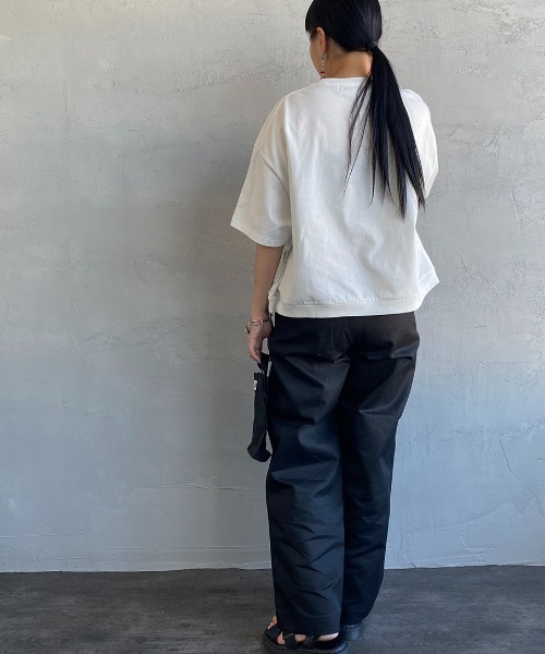 AMERICANA（アメリカーナ）の「[Americana×JEANS FACTORY/アメリカーナ×ジーンズファクトリー] 別注 ショート丈ワイドシルエット フロッキープリントTシャツ（Tシャツ/カットソー・レディース・ホワイト/ブラック/レッド・ONE SIZE）」の12枚目の写真