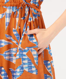 TOMORROWLAND （トゥモローランド）の「プラッドリーフプリント