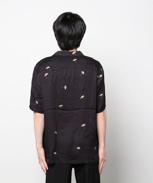 ALLSAINTS(オールセインツ)の「DAISY FLORAL SHIRT | DAISY FLORAL シャツ(シャツ/ブラウス・メンズ・ブラック・S/M/L/XS)」の2枚目の写真