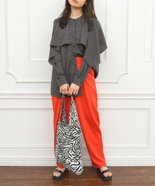 sango(sango)の「スパンブロードケープ付きスタンドブラウス(シャツ/ブラウス・レディース・オフホワイト/ラベンダー/スミクロ・FREE)」の5枚目の写真