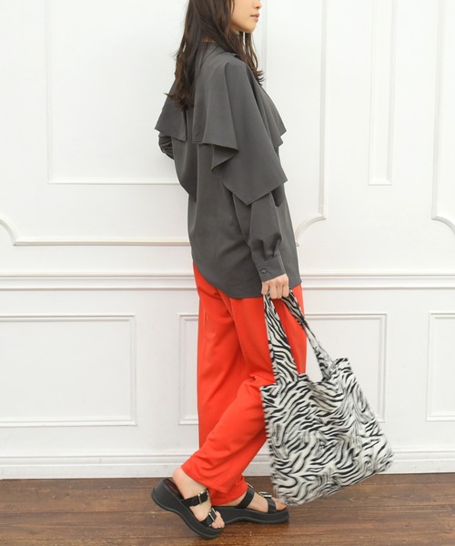 sango(sango)の「スパンブロードケープ付きスタンドブラウス(シャツ/ブラウス・レディース・オフホワイト/ラベンダー/スミクロ・FREE)」の14枚目の写真