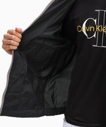 Calvin Klein（カルバン・クライン）の「ロゴ デザイン ジップ
