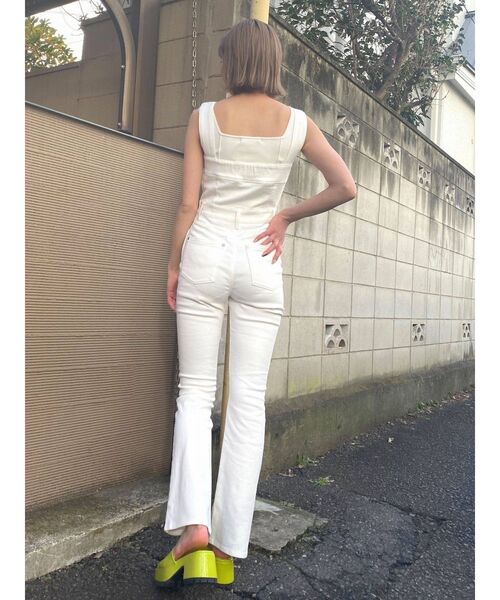 EMODA(エモダ)の「フレアデニムサロペット(サロペット/オーバーオール・レディース・インディゴブルー/ブラック・SMALL/MEDIUM)」の7枚目の写真