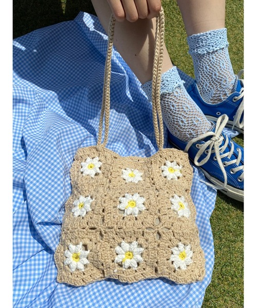 WC(ダブル シー)の「フラワーニットミニトート(トートバッグ・レディース・アイボリー・FREE)」の1枚目の写真