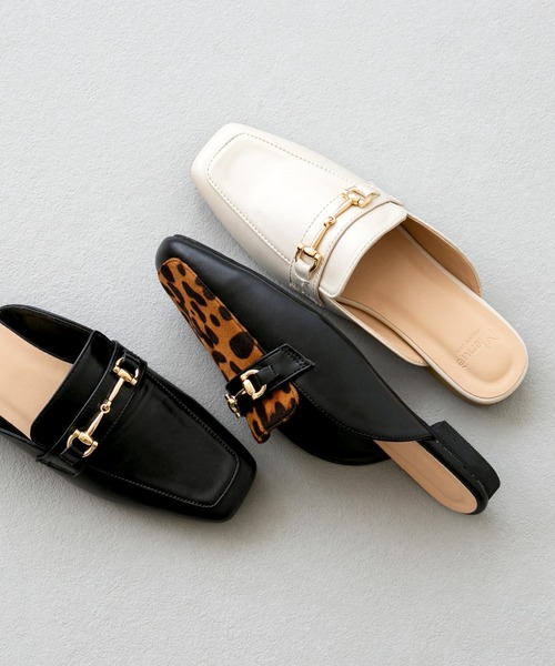 menue（メヌエ）の「ビット付きスクエアトゥローファーミュール（ローファー・レディース・ブラック系その他/アイボリー/キャメル/ブラック/グレイッシュベージュ/ダークブラウン・M/XS/3L/L/S/LL）」の4枚目の写真