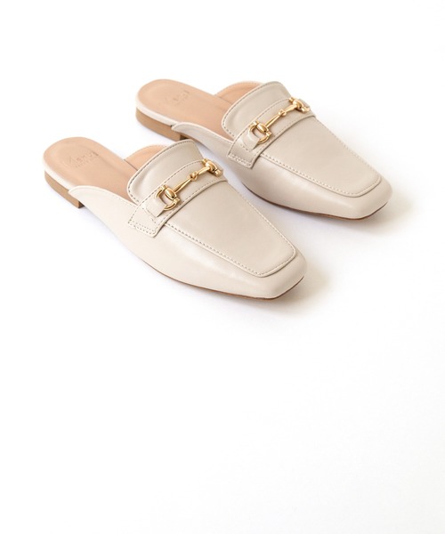 menue（メヌエ）の「ビット付きスクエアトゥローファーミュール（ローファー・レディース・ブラック系その他/アイボリー/キャメル/ブラック/グレイッシュベージュ/ダークブラウン・M/XS/3L/L/S/LL）」の9枚目の写真