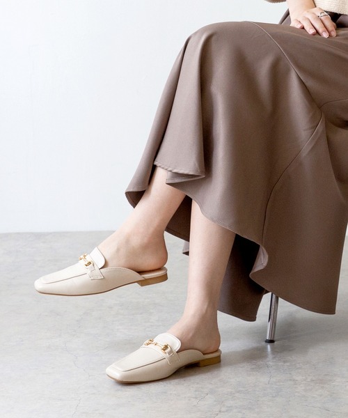 menue（メヌエ）の「ビット付きスクエアトゥローファーミュール（ローファー・レディース・ブラック系その他/アイボリー/キャメル/ブラック/グレイッシュベージュ/ダークブラウン・M/XS/3L/L/S/LL）」の14枚目の写真