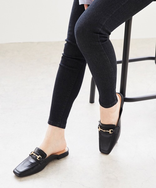 menue（メヌエ）の「ビット付きスクエアトゥローファーミュール（ローファー・レディース・ブラック系その他/アイボリー/キャメル/ブラック/グレイッシュベージュ/ダークブラウン・M/XS/3L/L/S/LL）」の11枚目の写真