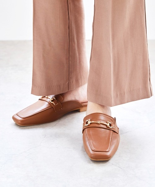 menue（メヌエ）の「ビット付きスクエアトゥローファーミュール（ローファー・レディース・ブラック系その他/アイボリー/キャメル/ブラック/グレイッシュベージュ/ダークブラウン・M/XS/3L/L/S/LL）」の8枚目の写真