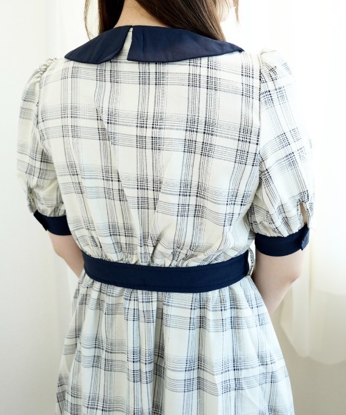 CECIL McBEE（セシルマクビー）の「ビッグカラーチェックワンピース（ワンピース・レディース・ネイビー/ベージュ/アイボリー・MEDIUM）」の4枚目の写真