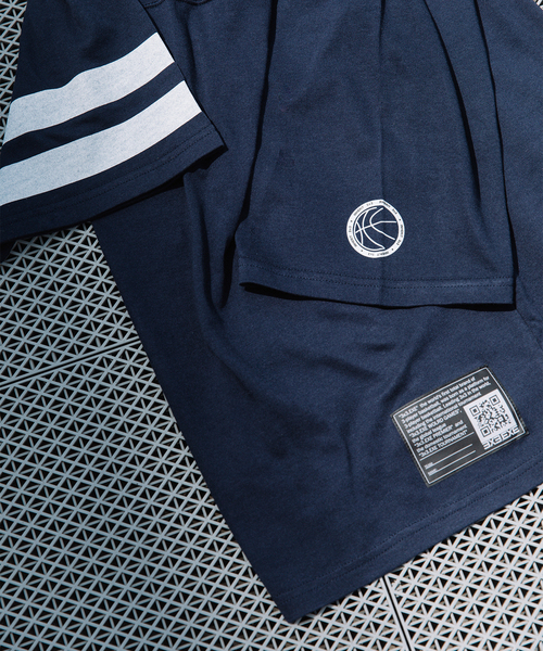 B.C STOCK(ベーセーストック)の「【3x3.EXE】 フットボールTシャツ(Tシャツ/カットソー・メンズ・ホワイト系その他/ネイビー・LARGE/MEDIUM)」の3枚目の写真