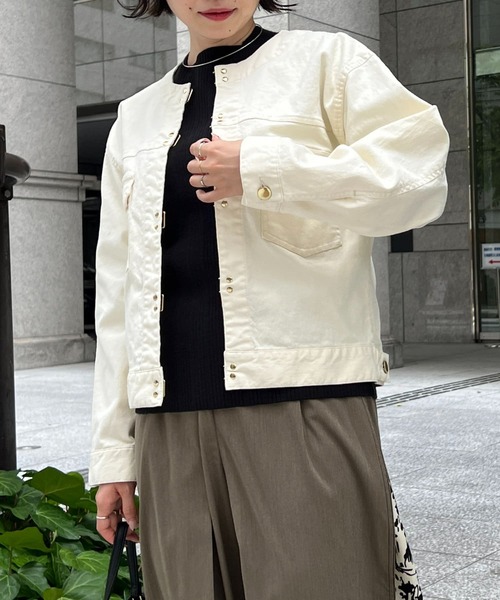 Chez toi（シェトワ）の「ゴールドフックノーカラーGジャン（デニムジャケット・レディース・カーキ/インディゴブルー/ブルー/アイボリー・FREE）」の5枚目の写真