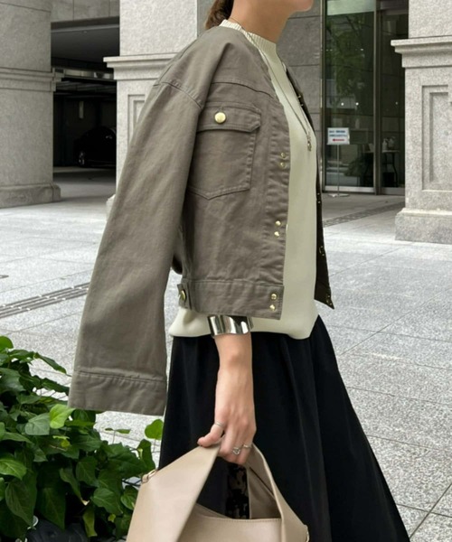 Chez toi（シェトワ）の「ゴールドフックノーカラーGジャン（デニムジャケット・レディース・カーキ/インディゴブルー/ブルー/アイボリー・FREE）」の22枚目の写真