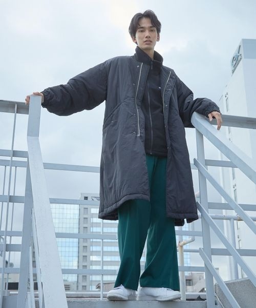 LOWRYS FARM（ローリーズファーム）の「エアサーマルノーカラーコート　344478（ノーカラーコート・メンズ・ブラック/カーキ・MEDIUM/LARGE）」の2枚目の写真