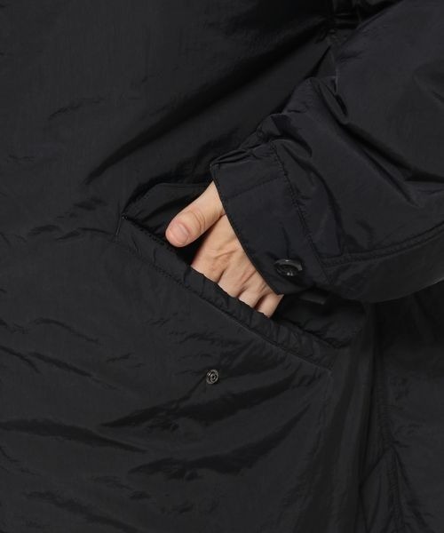 LOWRYS FARM（ローリーズファーム）の「エアサーマルノーカラーコート　344478（ノーカラーコート・メンズ・ブラック/カーキ・MEDIUM/LARGE）」の4枚目の写真