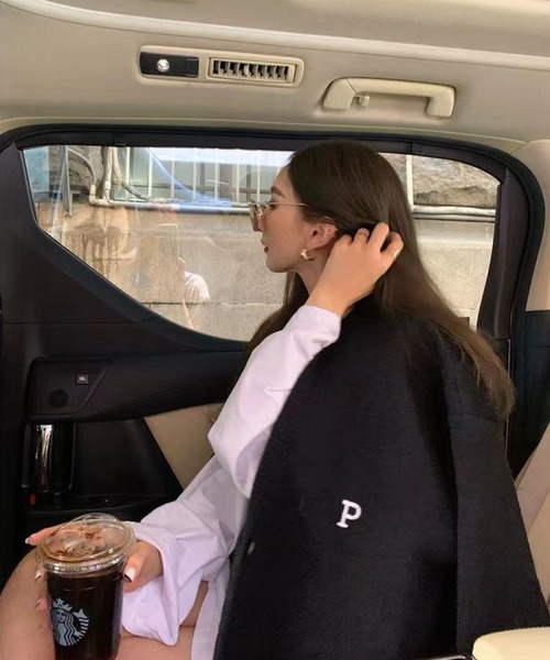 meJane（ミージェーン）の「P刺繍ロゴ コクーンシルエットニットカーディガン（カーディガン/ボレロ・レディース・ブラック/グレー/キャメル・FREE）」の6枚目の写真